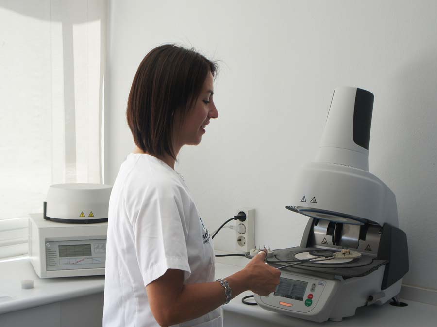 Horno de inyección de cerámica y disilicato para odontología